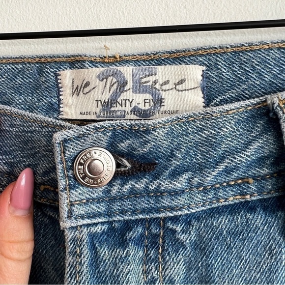 New! WE THE FREE • Maggie Mid-Rise Straight-Leg Jeans in Light Stone - Picture 3 of 12